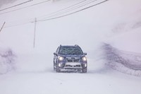 数m先も見えないような吹雪に見舞われ、視界が奪われると、スバル自慢のアイサイトも“認識不能”との警告が表示される。