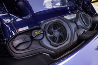 3.8リッター水平対向6気筒ツインターボエンジンをリアに搭載。フルブースト時に最高出力580PS/6500rpm、最大トルク750N・m/2250-4500rpmを発生する。