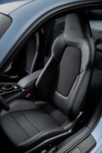 軽さと爽快な走りを追求　新型「ポルシェ911カレラT」上陸の画像