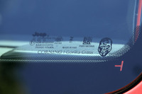 フロントウィンドウには耐久性・耐傷性を重視して、コーニングの「ゴリラガラス」を新採用。