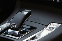 「DS 7クロスバック」にルーヴル美術館をモチーフにした特別仕様車が登場の画像