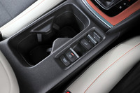 「ヴェゼル」はセンターコンソールのコントローラーで「NORMAL」「SPORT」「ECON」の3つの走行モードの切り替えが可能だ。