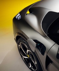 エクステリアのデザインテーマは「ポロシティー（多孔性）」。航続距離や速度の向上を果たすべく、空気抵抗の低減が図られている。