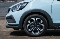 タイヤサイズは他のモデルよりやや外径の大きな185/60R16。試乗車にはダンロップの低燃費タイヤが装着されていた。