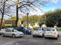 冒頭の「フィアット500」の後方に回ったら、懐かしい「クーペ・フィアット」がいた。