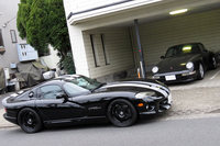 最近購入したという、山田弘樹氏の「ポルシェ911」と記念撮影。993型ということは、最後の油冷ポルシェですね。うーん、シブい。