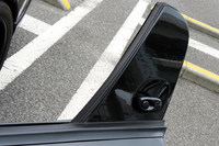 ゴム類では、ウィンドウモールなどが手に入りにくいとのこと。他のオーナーさんいわく、「カッコ悪いけど、タレてきたら落ちないようにガムテープで固定してお店へ行こう」とのこと。