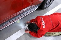 事前査定では車両のリフトアップこそ行わないものの、下まわりの状態まで細かく記録される。