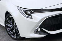 18インチの大径アルミホイールやクロームメッキの装飾パーツなどで、スポーティーなイメージが強調された「G“Z”」。オプションで減衰力調整機構付きサスペンション「AVS」が選べるのも、G“Z”（FF車のみ）と「ハイブリッドG“Z”」の2グレードのみとなる。