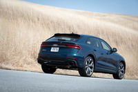 クーペスタイルのSUV「Q8」をベースに動力性能を高めた「RS Q8」。日本では2020年11月に導入が発表された。