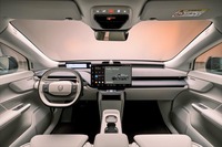 「EX60」のインストゥルメントパネル。自然でパーソナライズされた会話が可能なGoogleの新AIアシスタント「Gemini」をボルボ車として初めて取り入れている。