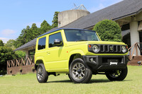 一時期は納期が1年以上（！）ともいわれるほどの人気を集めた新型「スズキ・ジムニー」。