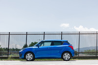 車両重量は上級グレードの「ハイブリッドSL」で960kg。純ガソリン車の「XG」（FF/5MT）が840kgなので、その差は120kgになる。