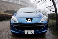 開口部のメッシュ部分は、他グレードにはクローム処理が施されるが、スタイルの場合ブラックアウトされる。ここが一番違いが目立つポイントか。
