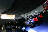 近代のレースカーまで勢揃い。