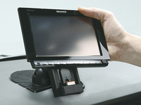 XHのオンダッシュモニターは簡単に脱着ができるので盗難防止にも効果あり。