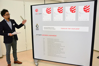 近年のマツダが受賞した世界各国のデザイン賞を紹介する岩内氏。