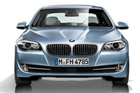 BMW、「5シリーズ」のハイブリッド車を発表の画像