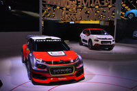 「シトロエンC3 WRCコンセプト」（手前）