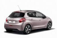 「プジョー208」にオシャレな内装の特別限定車の画像