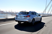 2014年12月、「マツダ・アテンザ（海外名：マツダ6）」は初代モデルから数えて、世界累計生産台数が300万台に達した。約12年9カ月での300万台達成は、「マツダ・アクセラ（同：マツダ3）」に続く2番目に早い記録という。