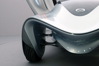 ディテールも空気の流れを意識したモノで、タイヤのトレッドパターンにまでそれは見て取れる。