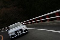 ワールドプレミア（世界初公開）は2013年1月のデトロイトショー。日本では2013年10月に発表され、最近デリバリーが始まった。