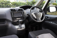 「ライダー」シリーズの内装は、本革巻き3本スポークステアリングが採用されるほか、シフトフィニッシャーやパワーウィンドウスイッチフィニッシャーなどがシルバーカーボン調となる。