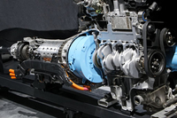 ハイブリッドシステムは、3リッターディーゼルエンジンにモーターを組み合わせている。
    