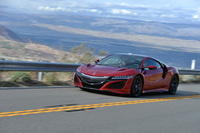 米国EPAの計測モードによる「NSX」の燃費は、シティーモードが20mpg（約8.5km/リッター）、ハイウェイモードが22mpg（約9.4km/リッター）、複合モードが21mpg（約8.9km/リッター）となっている。