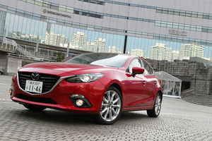 マツダがアクセラハイブリッドの安全装備を強化 ニュース Webcg