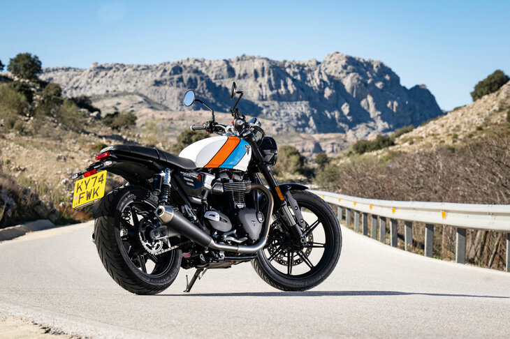 日本で乗るにも好適なバイクに感じられた「トライアンフ・スピードツイン900」。日本では、この2025年1月より改良モデルが販売される。