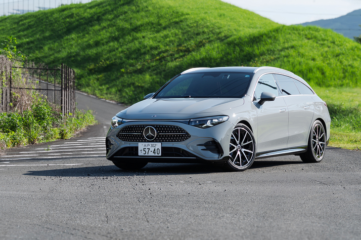 新型「メルセデス・ベンツCLA」は3代目。前の2世代と同様に4ドアクーペとワゴンの「シューティングブレーク」（今回の試乗車）がラインナップされる。