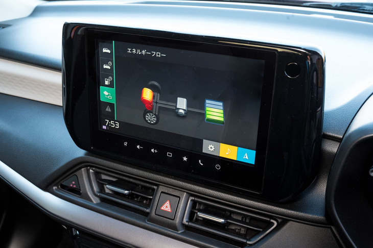 最上級グレード「ハイブリッドMZ」には9インチのディスプレイオーディオが標準装備で、ナビゲーションは全方位モニターとセットで選べる（13万3100円）。スクリーン自体はどちらも変わらない。