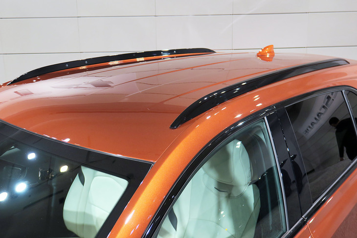 キャデラックXT4スポーツ（ルーフレール）