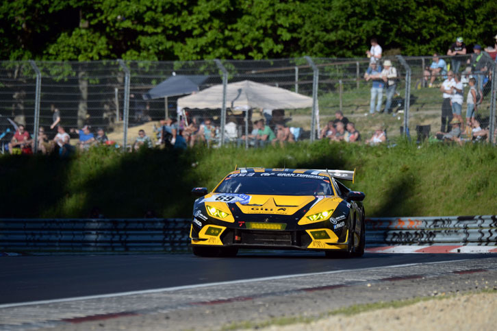 「ランボルギーニ・ウラカン」は苦戦。最上位となったのはSP9クラスに挑んだGT3仕様車ではなく、SP8クラスに参戦したドール・モータースポーツの69号車「ランボルギーニ・ウラカン スーパートロフェオ」。総合40位、SP8クラス2位で完走した。