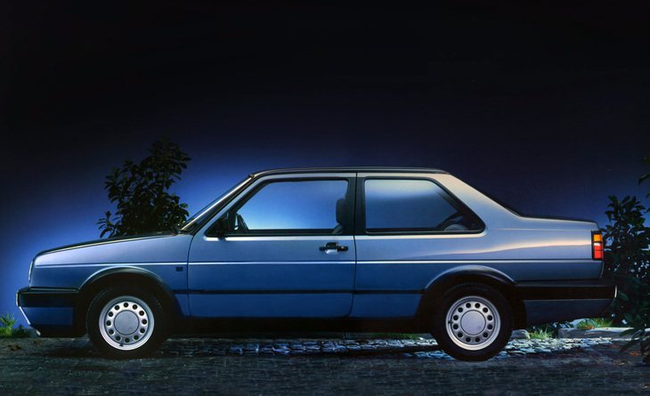 1984年に世代交代した「フォルクスワーゲン・ジェッタ2ドア」。「ゴルフII」のノッチバック版だが、1992年に登場した後継モデルの「ヴェント」は4ドアセダンのみとなった。