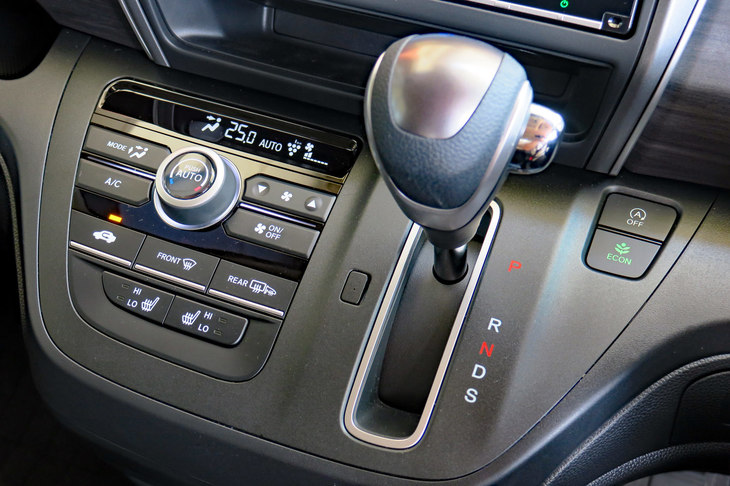 ホンダ・フリードG（FF）（センターコンソール）