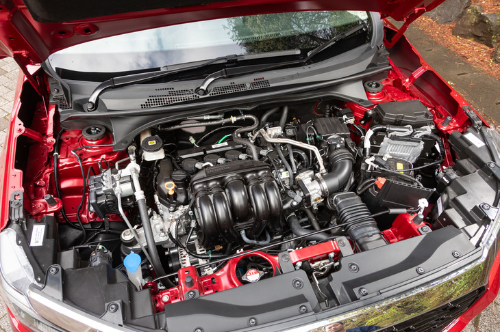 パワーユニットは最高出力118PS/6600rpm、最大トルク142N・m/4300rpmを発生する1.5リッター4気筒自然吸気エンジンのみの設定。ホンダの登録車で電動パワートレインの設定がないのはほかに「シビック タイプR」だけ。
