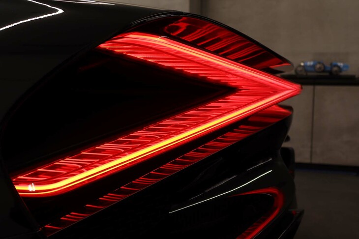 ブガッティW16ミストラル（テールランプ）