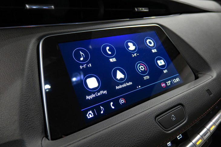 キャデラックXT4スポーツ（センターディスプレイ）