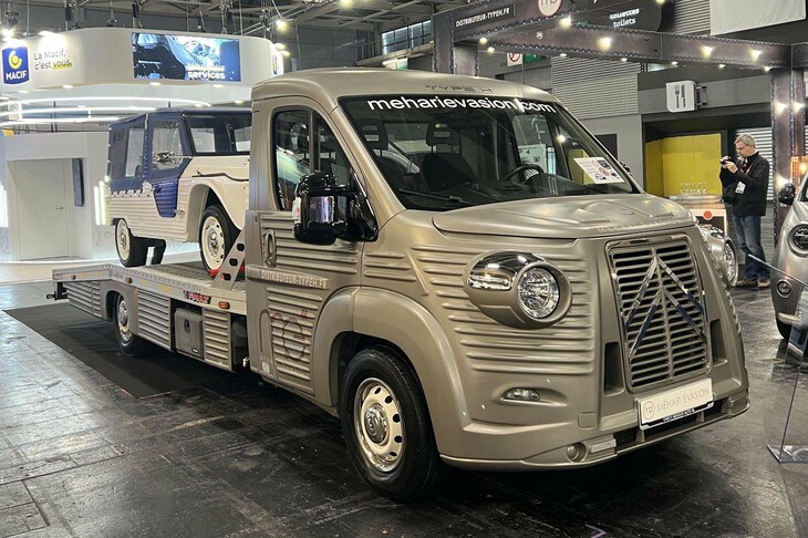 トラック型の「TYPE H」。荷台に積載されているのは「シトロエン・メアリ」。