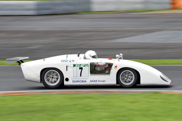 往年のカンナムマシンである「シャパラル2H」風の「2H/LM」。シャシーは「スバル・サンバー」で、つまりMRではなくRR。GP-5クラスで、カーナンバーと同じく7位。