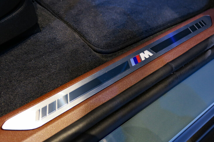 BMW XM（サイドシルプレート）