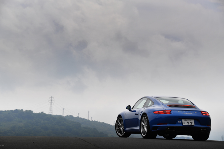 リアフェンダーの張り出しが控えめな「911カレラ」の全幅は1808mm。「カレラS」ともども、911シリーズの中で最もスリムなボディー形状をしている。