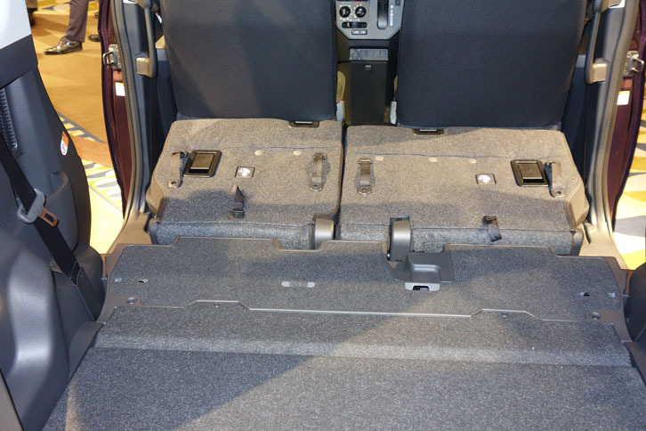 リアシートはダイブインすることが可能。