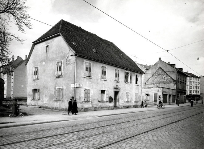 カール・ベンツはカールスルーエのミュールブルクで生まれた。写真は当時一家が暮らしていたとされるゲストハウス。