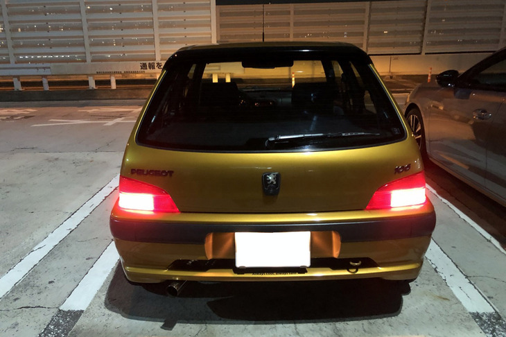 「106 S16」は十分すぎるほど速く、 サスはしなやかでハンドリングもしっかりしている。とても25年落ちとは思えないパフォーマンスだった。とにかく今のこの状態は、古き良きフランス車そのものに近いと断言してしまおう。