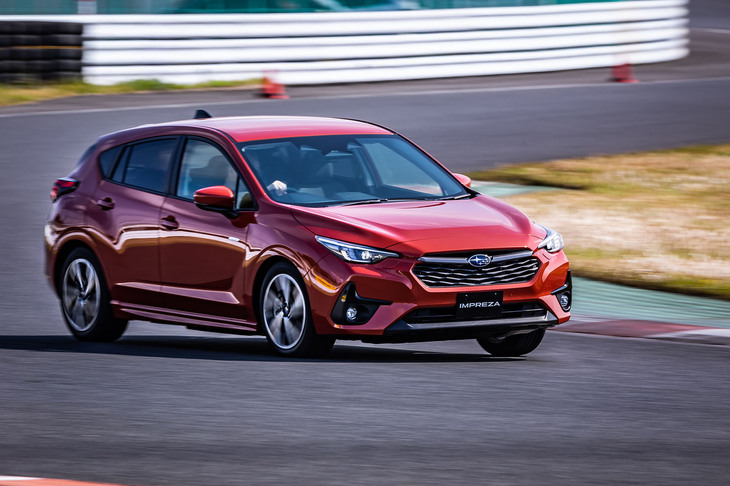 スバル・インプレッサ（クローズドコースでの走行シーン）