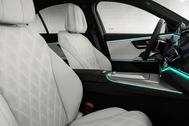 メルセデス・ベンツEクラス（フロントシート）